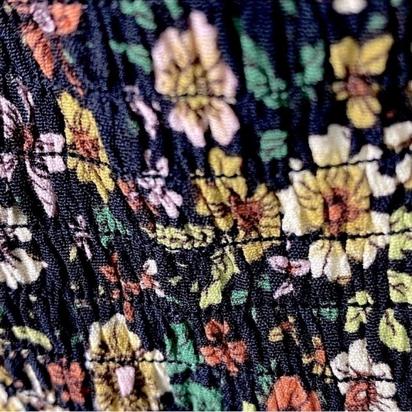 NWT Elodie Black Floral Long Sleeve Crop Top Size Small - Picture 10 of 12